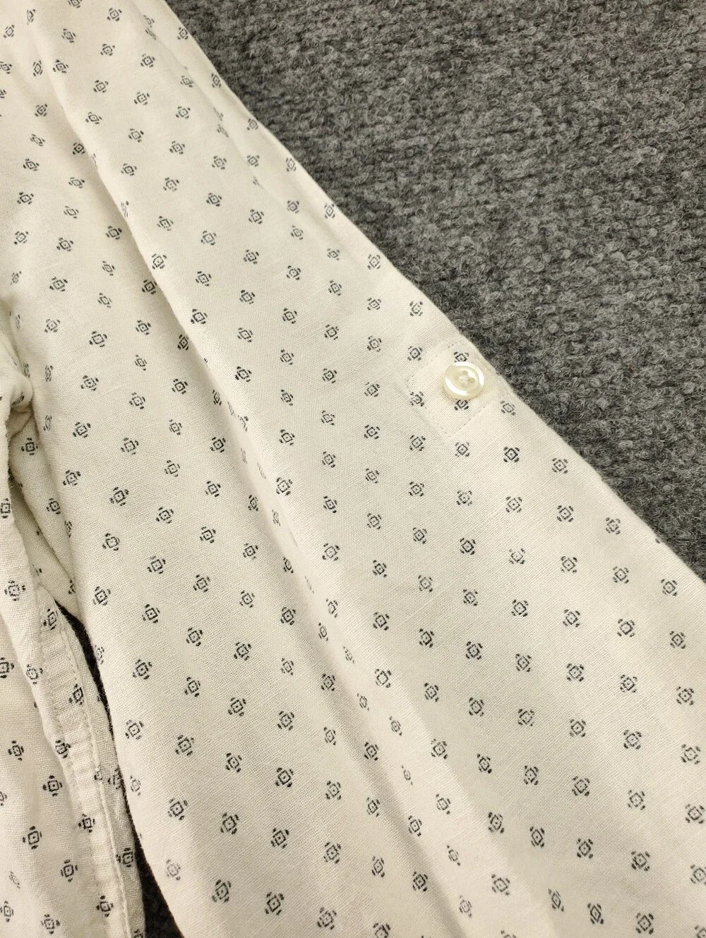 Banana Republic Linen Shirt Medium Long Sleeve Roll Tab Safari Cream Geometric